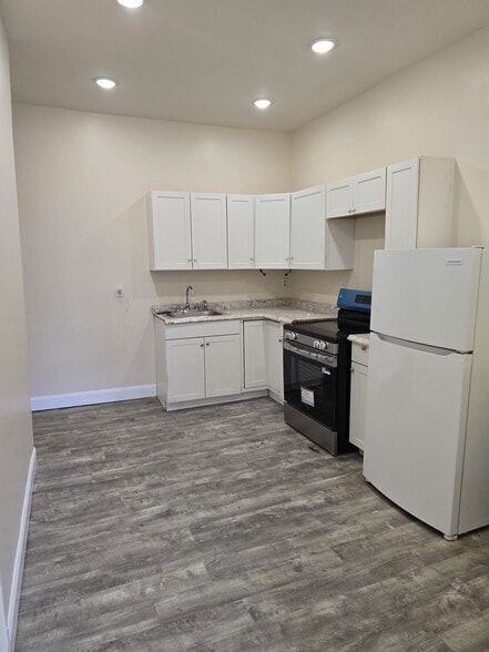 Building Photo - 5253 Spruce St