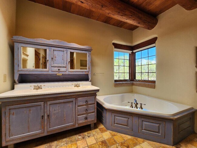 Building Photo - 4 Palentine Rd