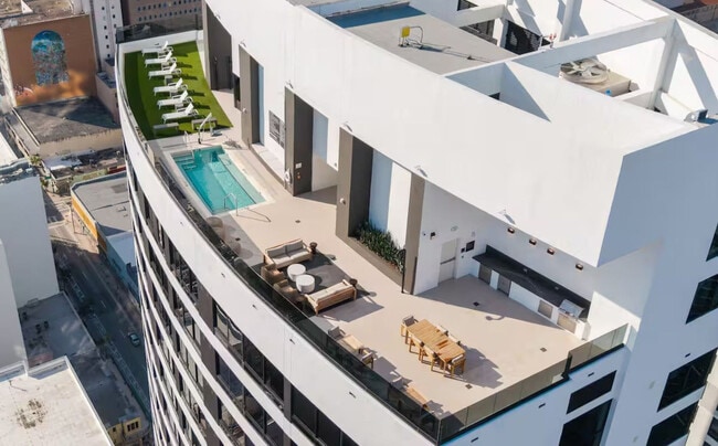 Building Photo - 225 N Miami Ave