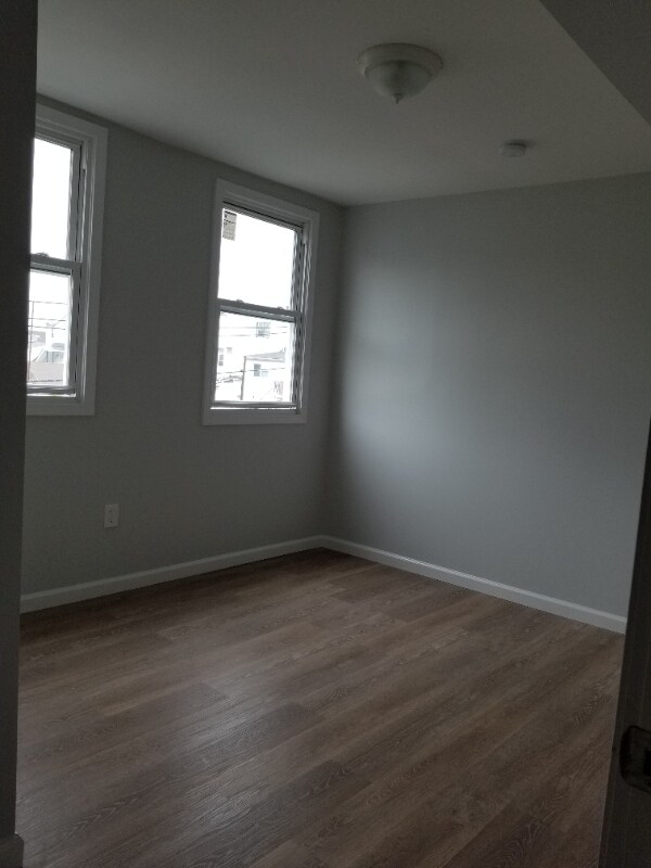 Building Photo - 415 Crosby Ave