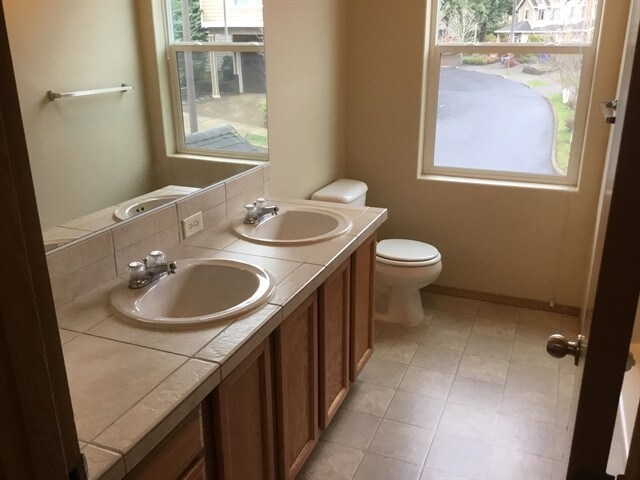 Building Photo - 37828 Hamilton Ridge Dr