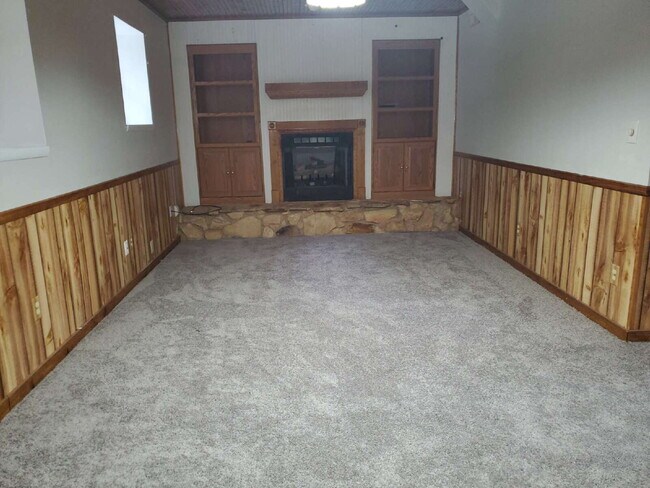 Building Photo - "Spacious 5-Bedroom Retreat with 3 Full Baths in Huntsville – Your Perfect Family Home Awaits!"