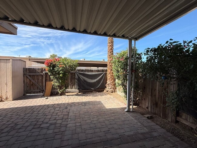 Building Photo - Beautiful END UNIT Scottsdale Townhome In The Heart Of Scottsdale