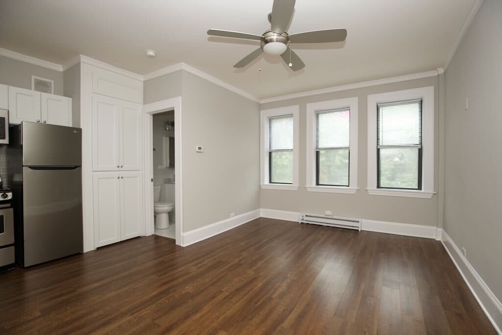 Building Photo - 817 W Lakeside Pl