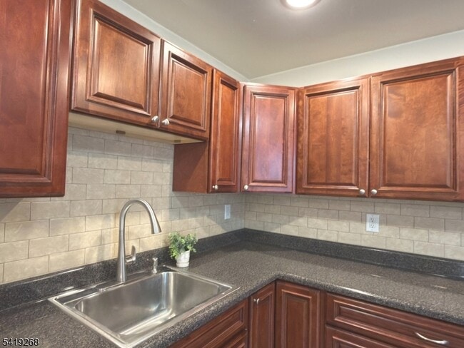 Building Photo - 39 Glenridge Ave