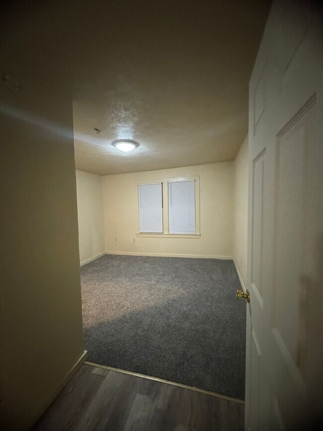 Building Photo - Spacious home in Clyde