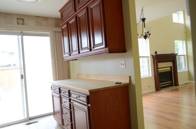 Building Photo - 389 Bloomfield Ct
