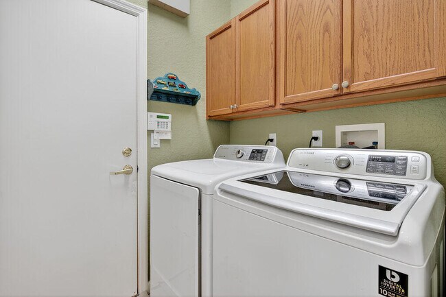 Building Photo - 212 Berenger Walk