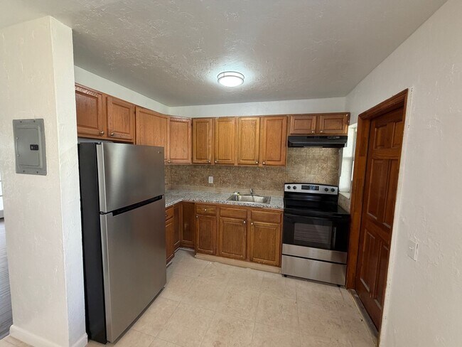 Building Photo - 903 SW 15th Ave