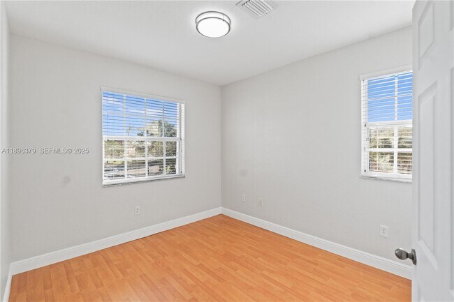 Building Photo - 1398 NE 33rd Ave