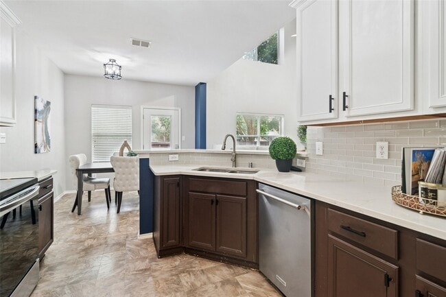 Building Photo - 8601 Forest Highlands Dr