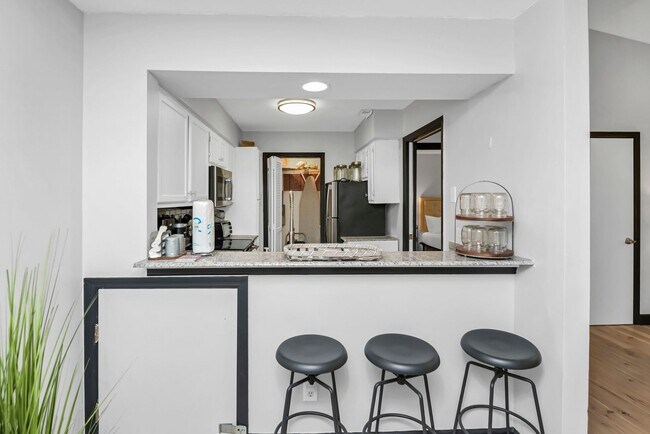 Building Photo - Updated 2BR/2BA Gem Minutes from Downtown Columbia!