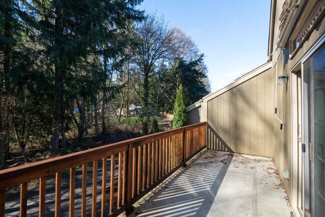 Building Photo - 2732 Hidden Springs Loop SE