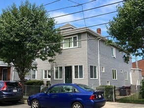Building Photo - 121 Clarence St