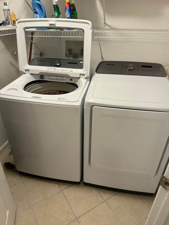 Building Photo - 533 NE 3rd Ave