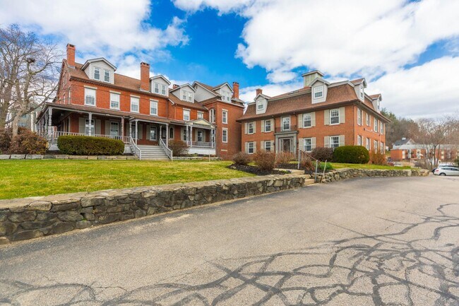 Building Photo - 709 Central Ave