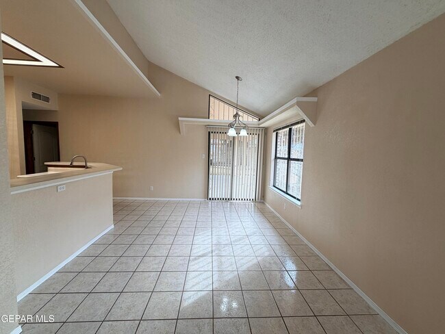 Building Photo - 1892 Lyman Dutton Cir