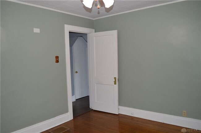 Building Photo - 2752 Springmont Ave