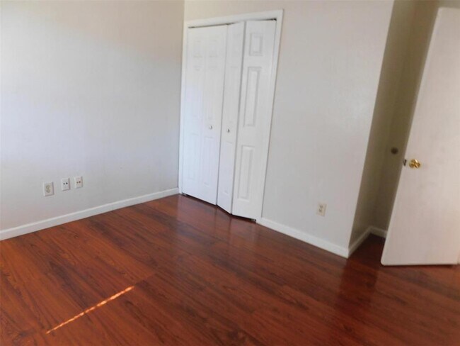 Building Photo - 2206 Laurel Land Ln