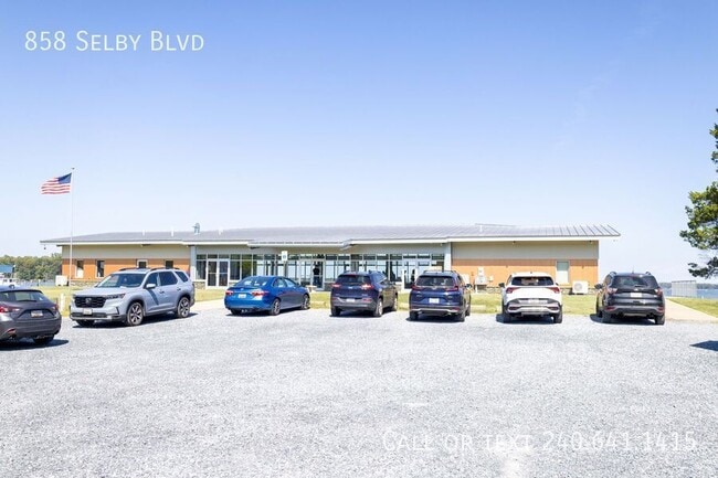 Building Photo - 858 Selby Blvd