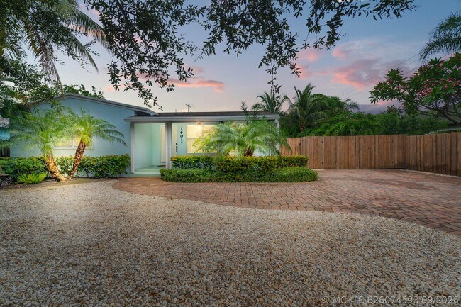 Building Photo - 1601 S Palmway