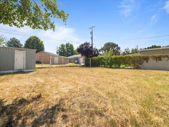 Building Photo - 910 Winslow Ave