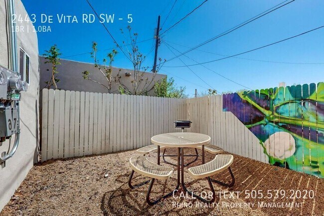 Building Photo - 2443 De Vita Rd SW