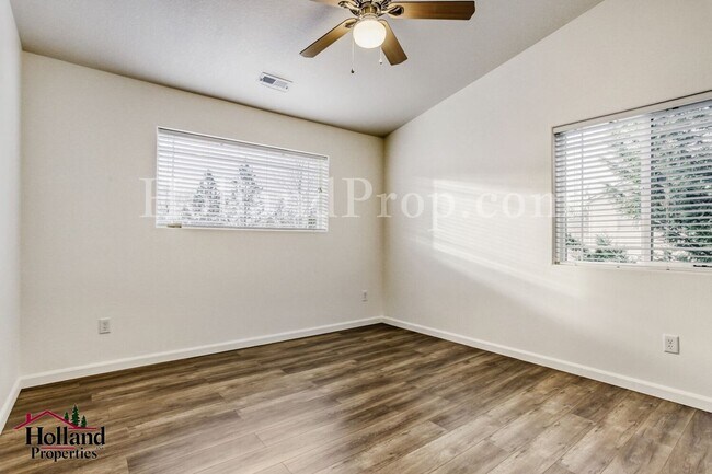 Building Photo - Updated Monthly Rent: $3,000 - Beautiful updated 4 Bedroom home in Beaverton