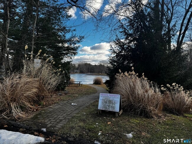 Building Photo - 6 Redcoat Ln