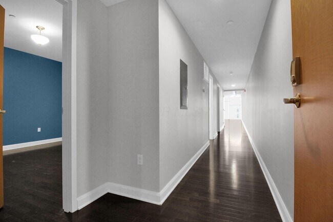 Building Photo - 100 E Gay St