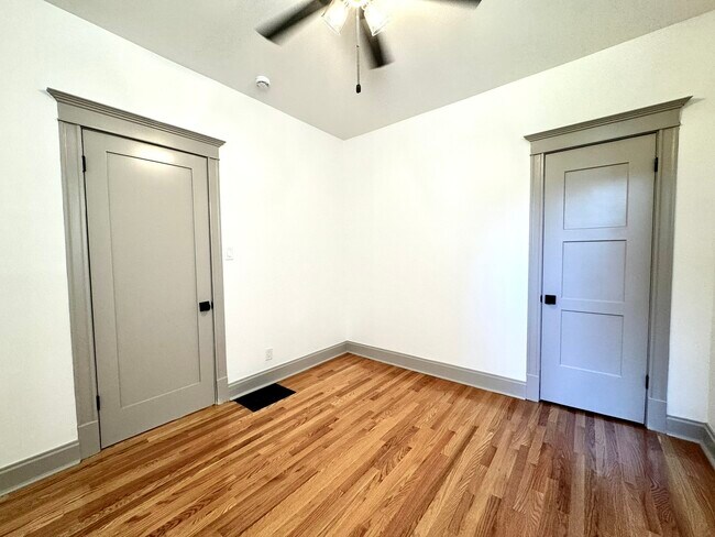 Building Photo - 2424 N Mozart St