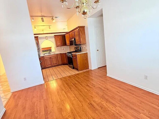 Building Photo - 1016 Westbury Terrace