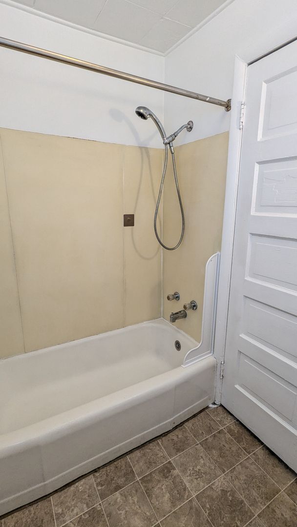 Building Photo - Cute 1-bed house with carport & more