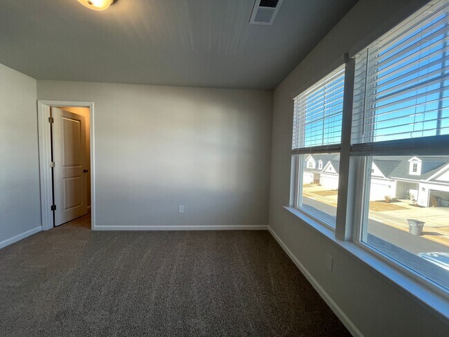 Building Photo - New 4/3 Townhome Available Now
