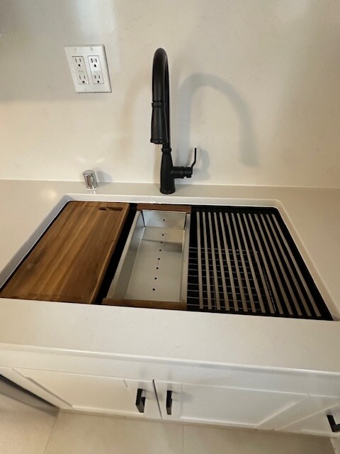 Building Photo - 2527 S Howell Ave