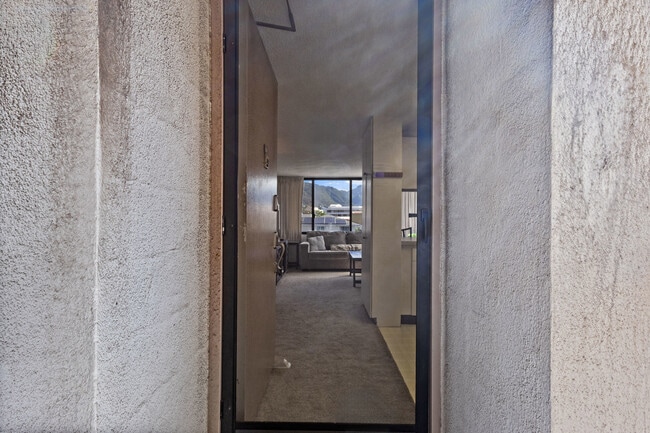 Building Photo - 909 Coolidge St