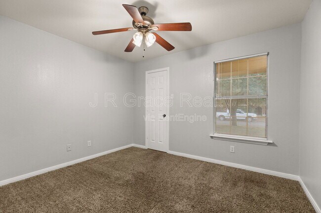 Building Photo - 10217 Hyacinth Ln