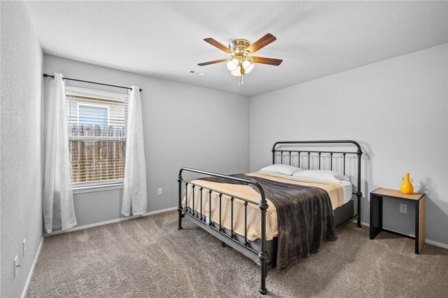 Building Photo - 927 E Swift Dr