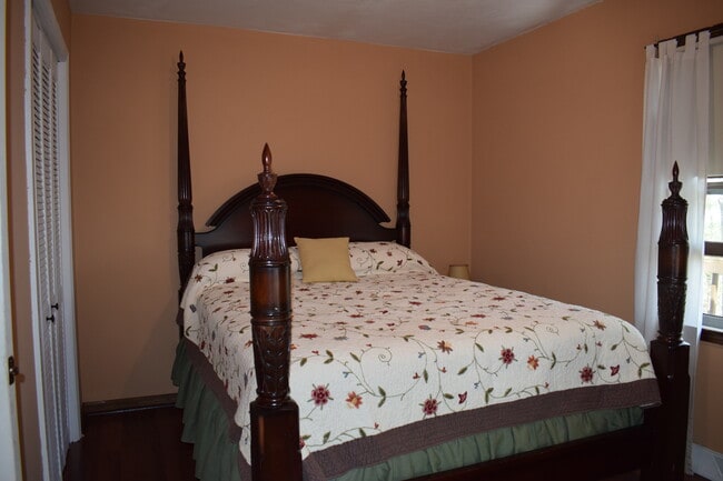 Building Photo - 220 Ridgeway Rd