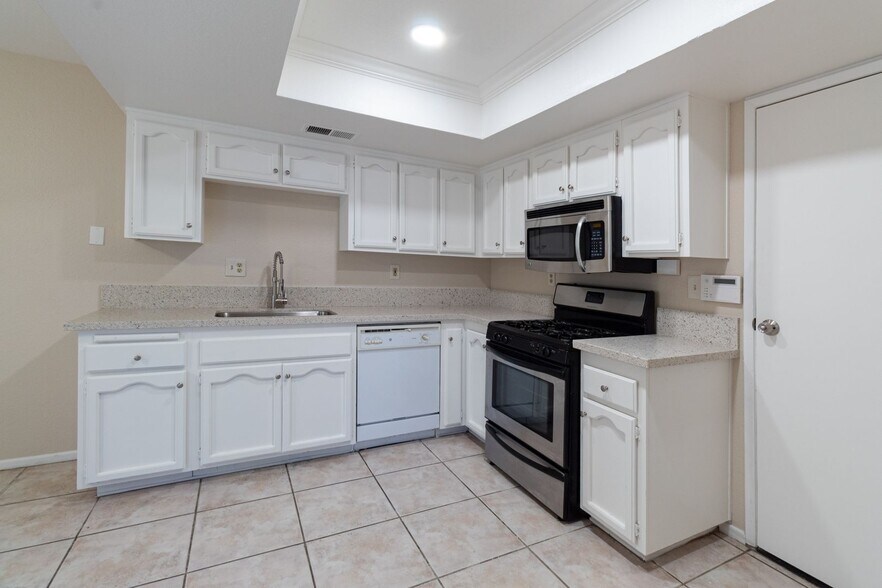 Building Photo - 18412 Patterson Ln