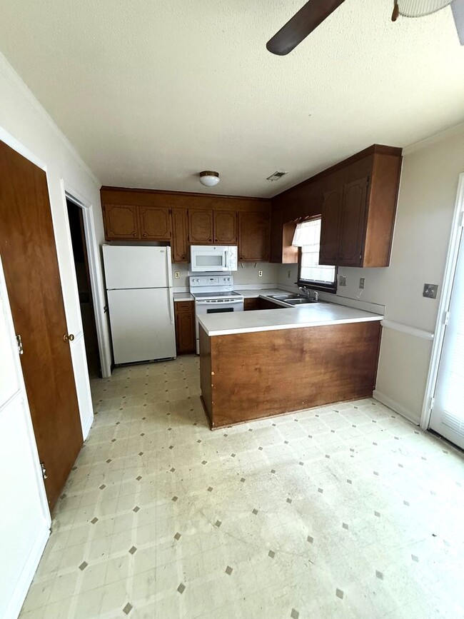 Building Photo - COMING SOON in Sheraton Village