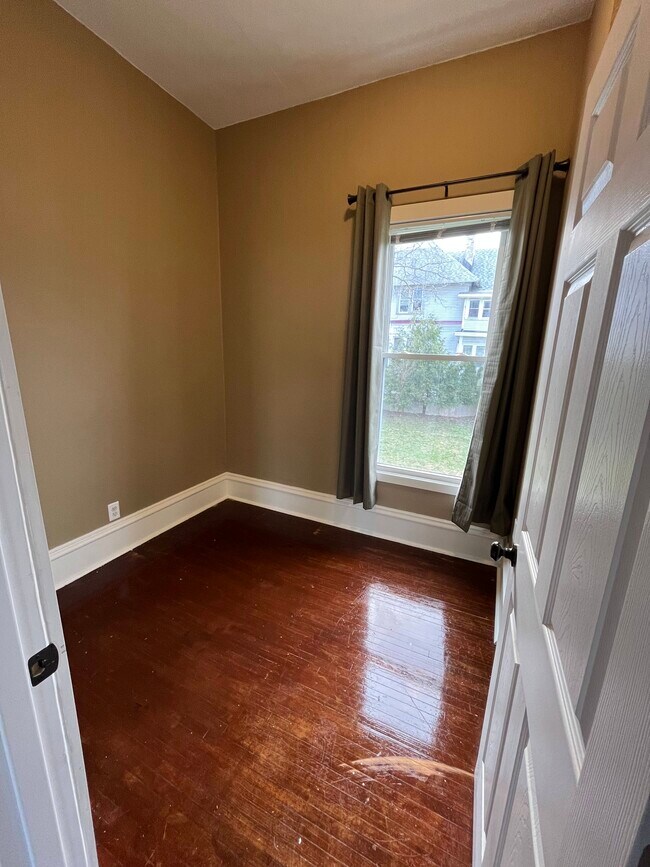 Building Photo - 532 Otter Ave