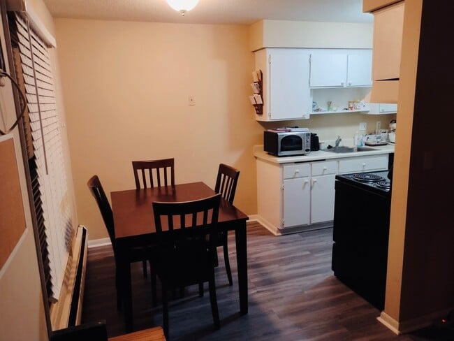 Building Photo - 900 9th Ave S