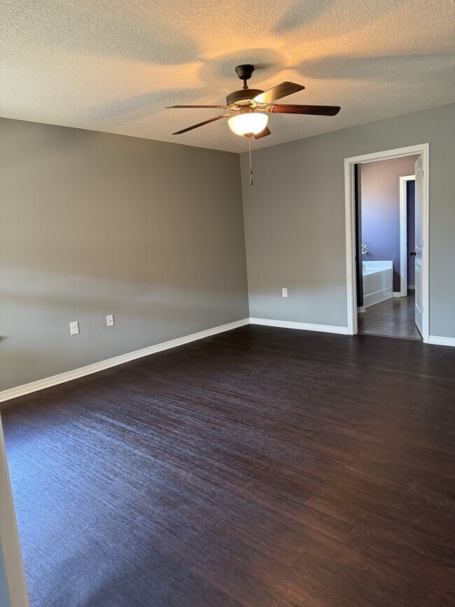 Building Photo - 233 Croft Cir