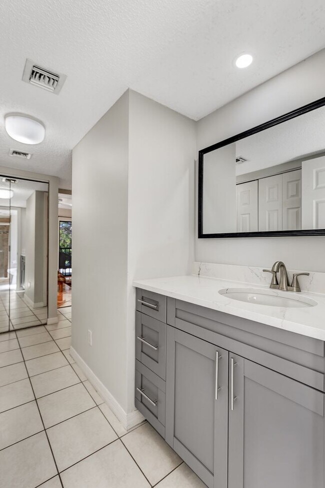Building Photo - ** PALM RIVER ** 2 BED / 2 BATH - CONDO - NORTH NAPLES - TURNKEY - ANNUAL OR SHORT TERM RENTAL