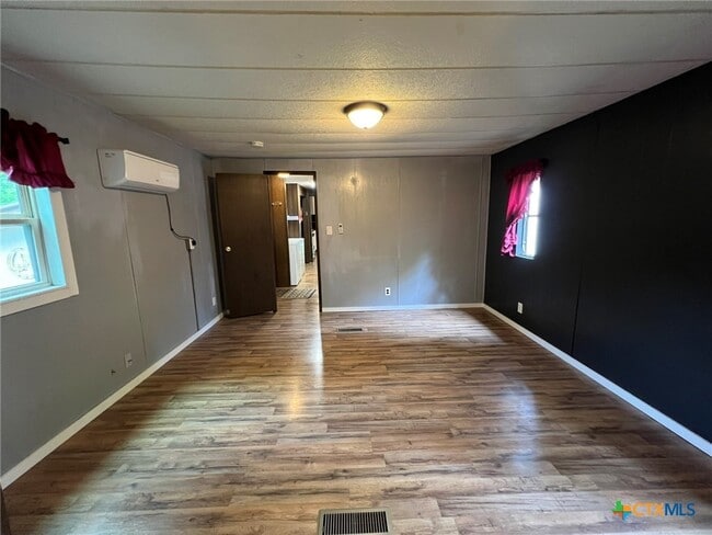 Building Photo - 144 Deer Ln