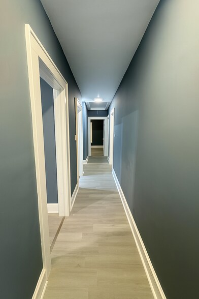 Hall Way - 305 Springside Ave