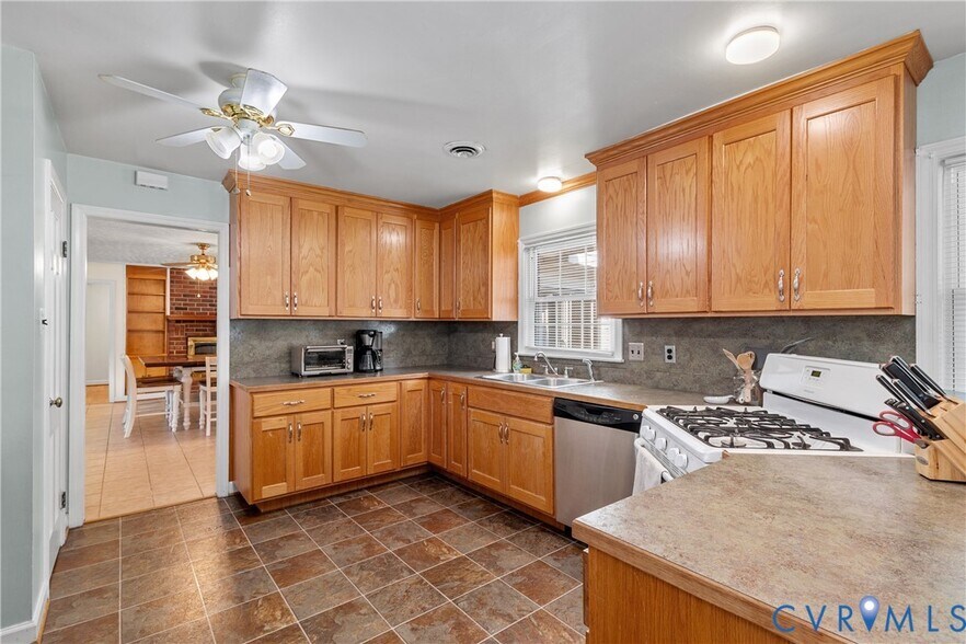 Building Photo - 1871 Pender Ave