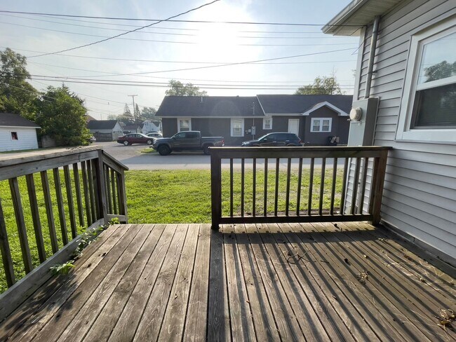 Building Photo - PRELEASING for AUGUST! Close to Campus