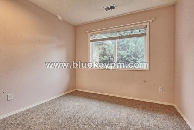 Building Photo - 5 Bed, 2.5 Baths Luxury Home in Murrayhill Near Cooper Mtn Parks